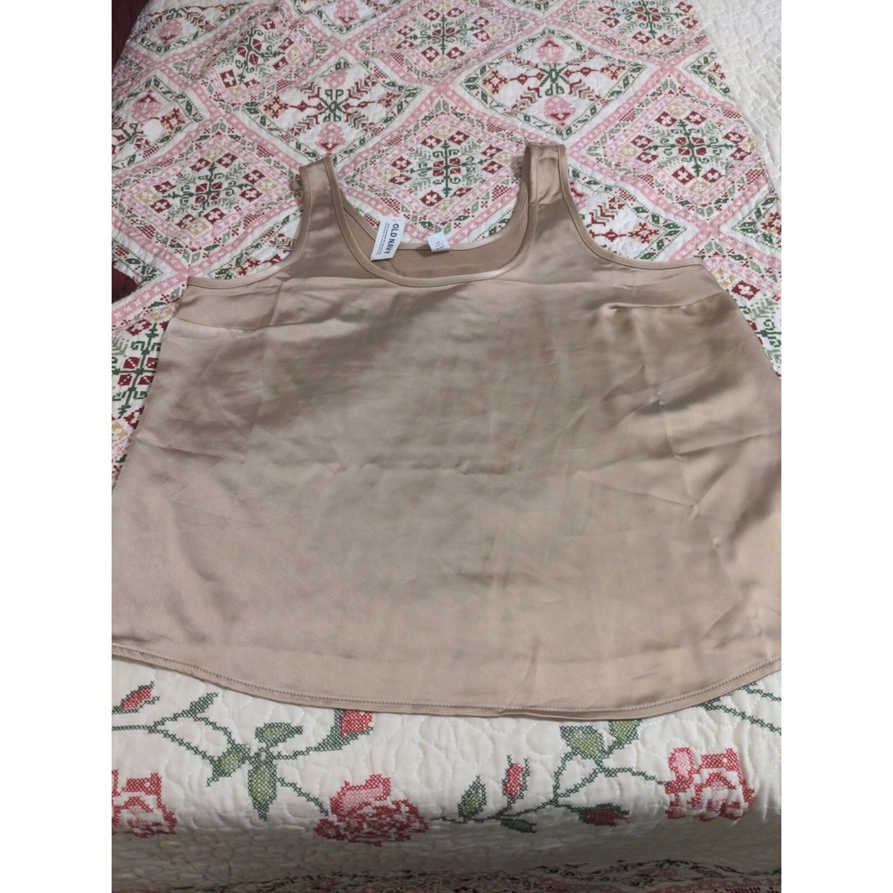 Old Navy Women's Shimmery Tank Top. Size L NWT - Picture 8 of 8